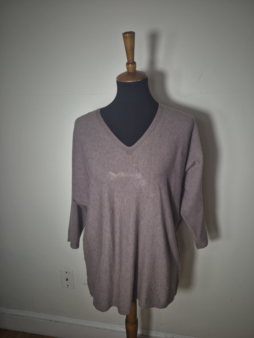 Woman's Vila Milano V-Neck Sweater in Mauve